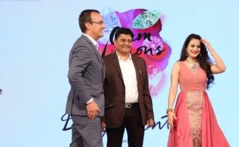 Ameesha Patel, Rimi Sen & Kainaat Arora walk the ramp at Lumiere Event