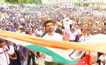 Kartik Aaryan Celebrating Independence Day in Gwalior, Kartik Aaryan School, Kartik Aaryan in Gwalior