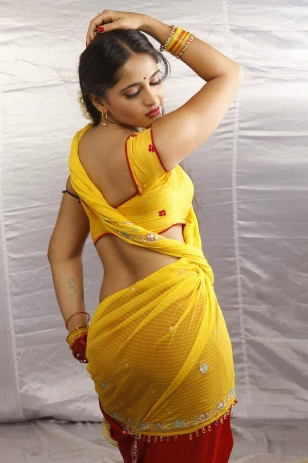 anushka hot navel in yellow saree