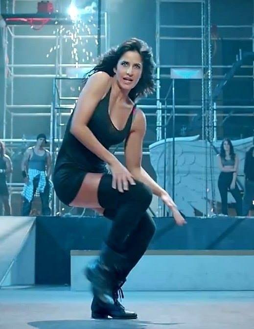 Katrina Kaif Superhot Dance Song KAMLI in DHOOM 3 Movie Stills_Caps_VP (19)