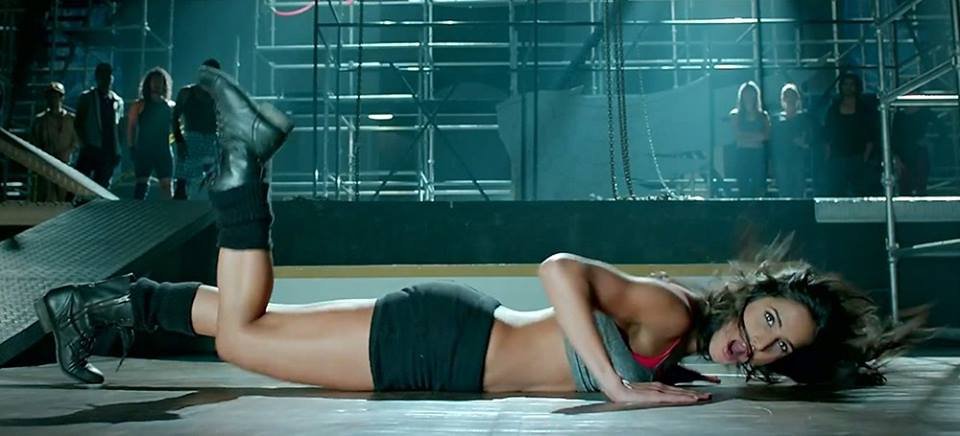 Katrina Kaif Superhot Dance Song KAMLI in DHOOM 3 Movie Stills_Caps_VP (28)