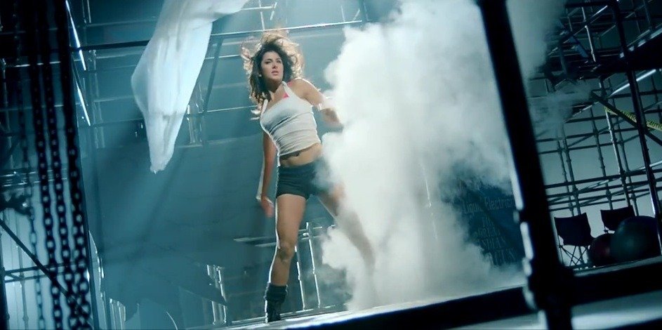 Katrina Kaif Superhot Dance Song KAMLI in DHOOM 3 Movie Stills_Caps_VP (36)