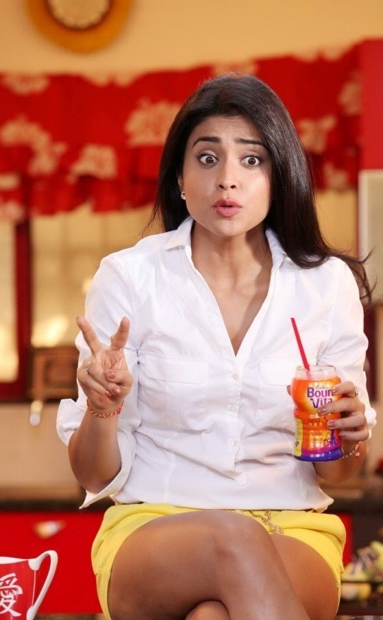 Shriya Saran Hot and Sexy Spicy Stills From Pavithra Movie_VP (1)