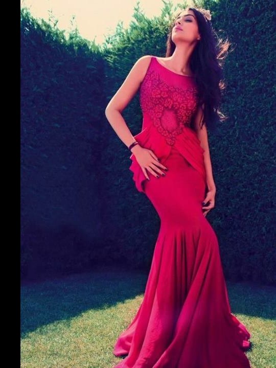 Sonam Kapoor in red gown, Sonam Kapoor elle magazine shoot
