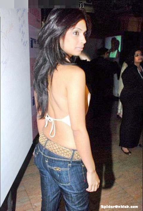 Mausami Backless VP, Mausami hot back photos, Mausami sexy photos, Mausami in backless dress