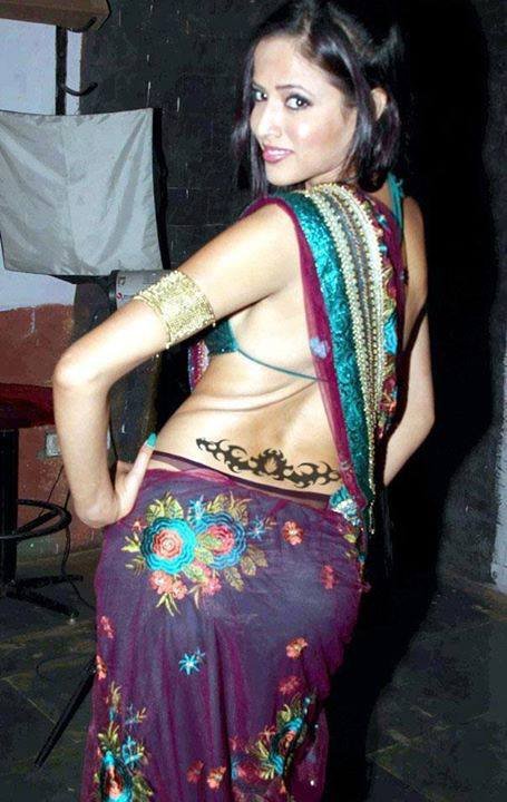 Model in Saree Backless show VP, hot girl back in saree, desi girl hot back in saree