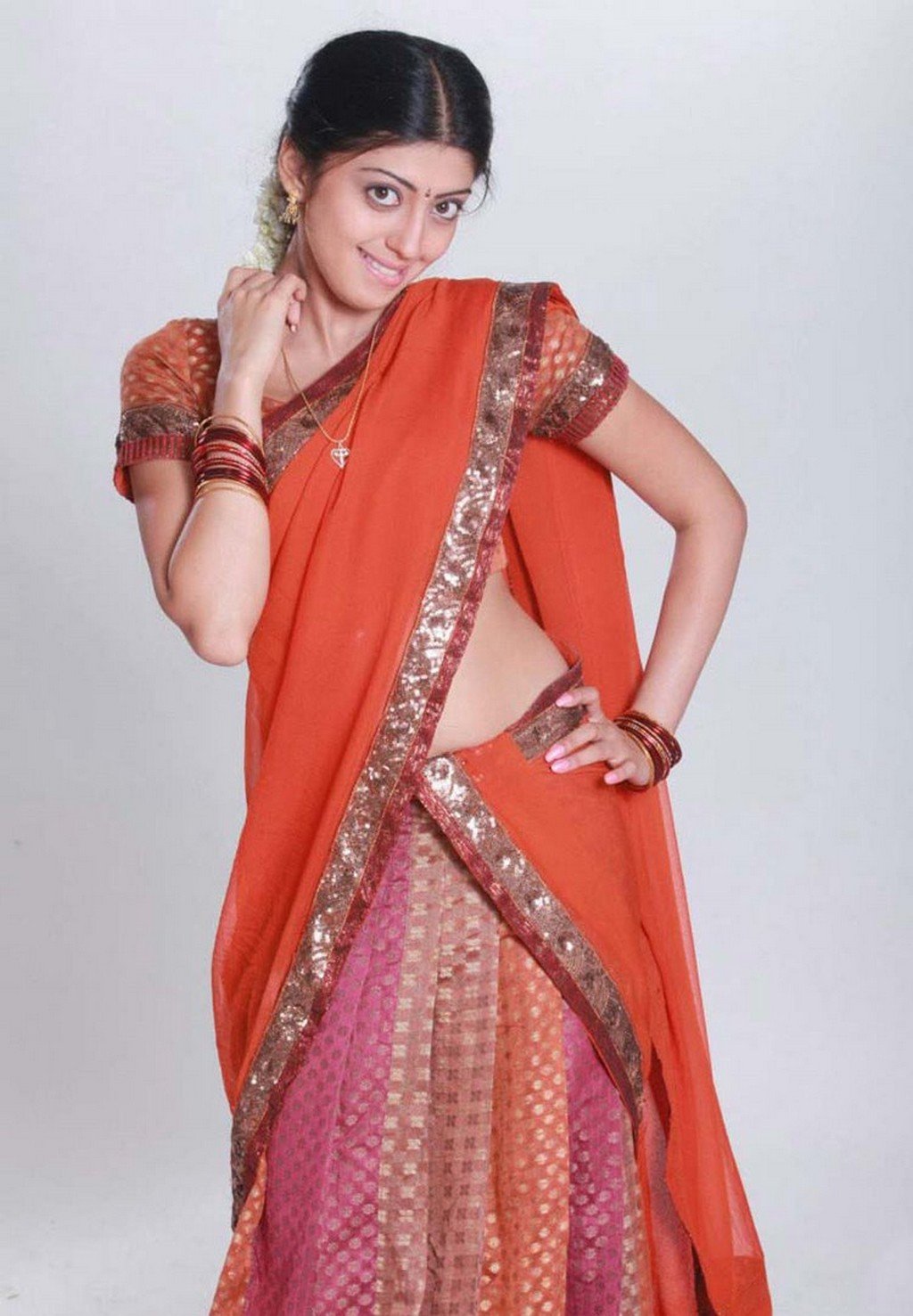 Pranitha Subhash Cute Stills in Saree - VP (6)