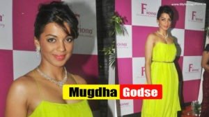 Read more about the article Dusky Hottie Mugdha Godse Looking Stunning in A Sexy Green Dress