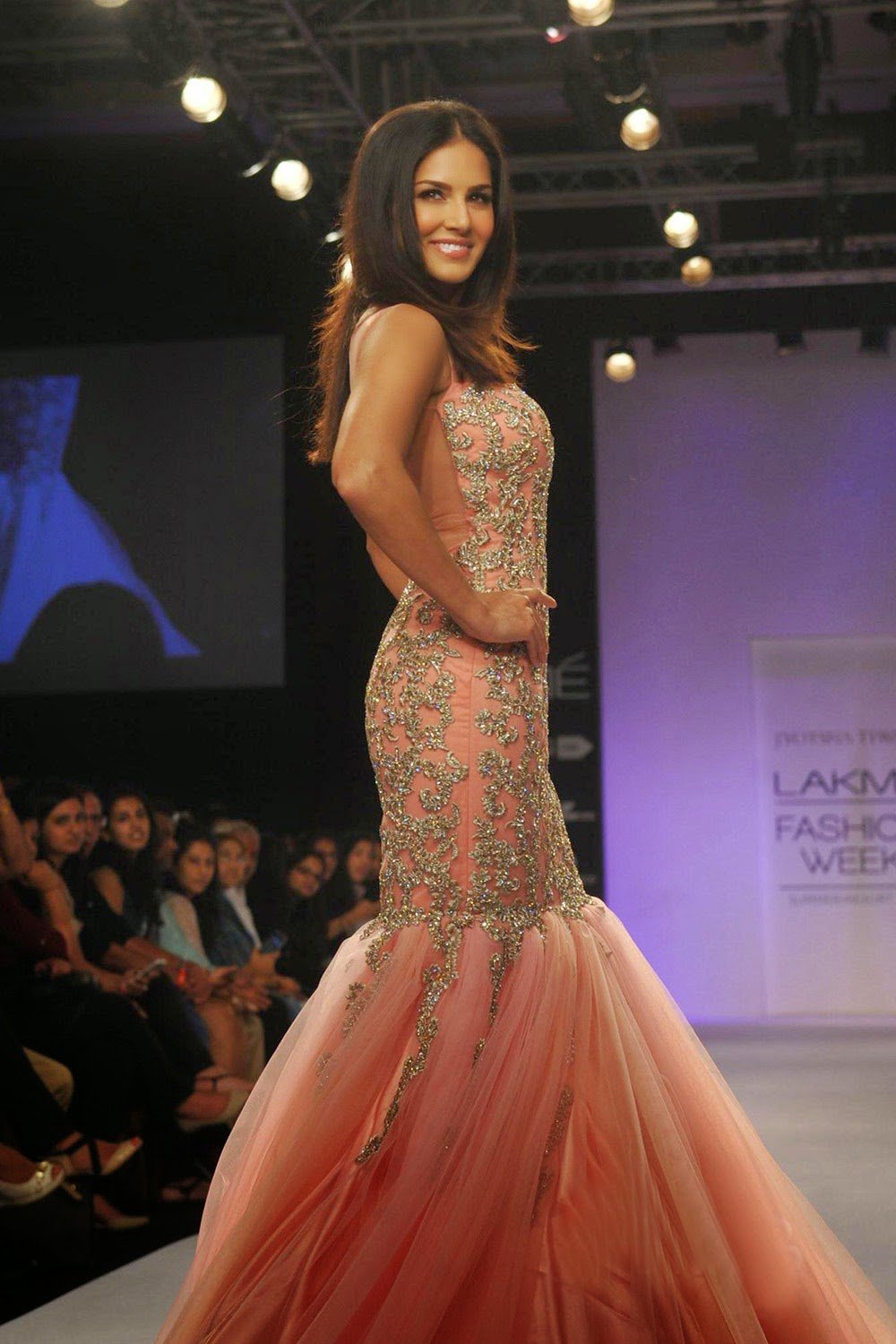Sunny Leone Ramp Walk Stills at Lakme Fashion Week 2014 in A Sexy Gown_VP (5)