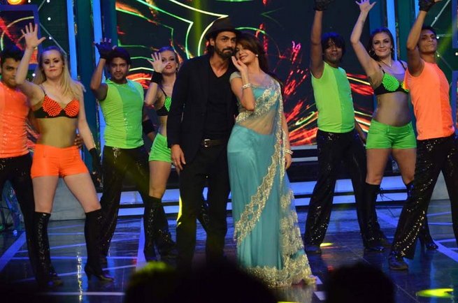 Jacqueline Dancing with Arjun Rampal on Bigg Boss 8