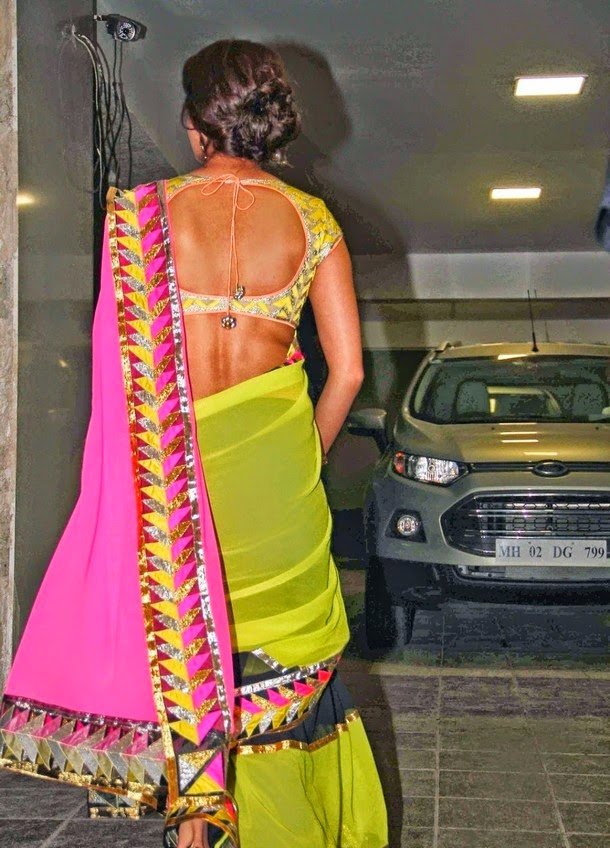 Anushka Sharama hot back in saree