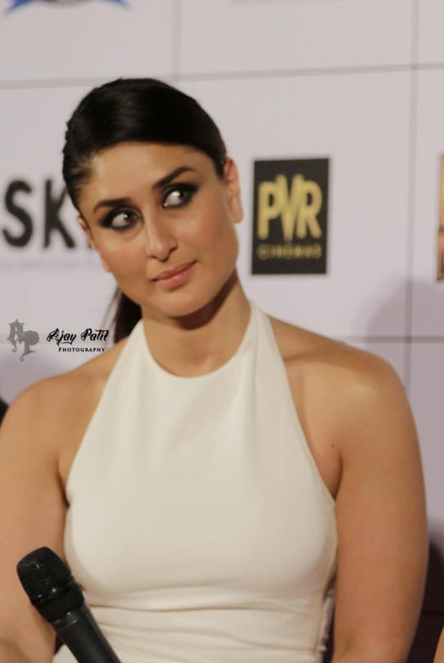 Kareena Kapoor Khan in White Sexy Aiisha Ramadan Trousseau for Bajrangi Bhaijaan Trailer Launch Event_VP (19)