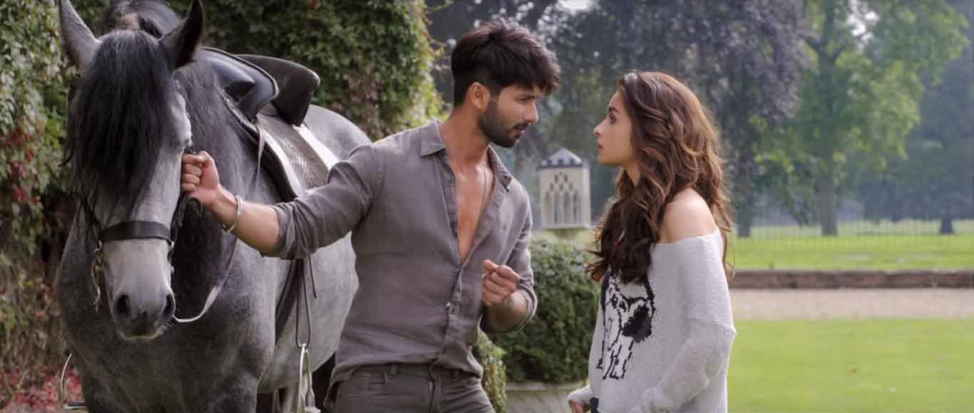 Alia bhatt & Shahid kapoor hot stills in Shaandaar Movie