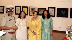 Actress Nishigandha Wad inaugurates Mamta Gogte art Exhibition ‘Brushful of Colours’