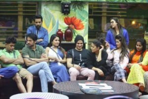 Hina Khan strong in Bigg Boss; but Shilpa Shinde, Hiten Tejwani, Vikas Gupta can overtake! A few weeks ago, Bollywood PR guru Dale Bhagwagar had posted a message on Twitter, complimenting Priyank Sharma for the way he was strategically carrying himself in Bigg Boss 11. Inspired by the post, a social media fan group of Priyank approached the PR expert to promote Priyank in the media. To Dale's surprise, they offered him an amount unheard of in the PR industry in India. "The group said they will pool the monies through crowd-funding with the help of fan pages on Facebook and Twitter," informs the Mumbai-based PR expert. "I found that quite innovative," Dale admits. However, Dale refused the offer. "I am a media manipulator, not a fan. And I didn't find it ethical to do PR maneuvers without being appointed by the person concerned or his family," remarks the publicist. Though he did mention that he may reconsider the idea, if his advocate gave him a go-ahead from the legal point of view. When it comes to reality television, Dale is no ordinary PR man. He has handled the media hype, controversies and crisis management for Shilpa Shetty during Big Brother and for a full 20 contestants of Bigg Boss, including names such as Rahul Mahajan, Mandana Karimi, Aman Verma, Amar Upadhyay, Rakhi Sawant, Sambhavna Seth, Sherlyn Chopra, Pooja Misrra and Sonali Raut. When asked, who is the most promising out of all the contestants, Dale does not mince words. "Hina Khan started the best and is somehow managing to hold forte for now. She is playing her cards well. But as far as outside support goes, Shilpa Shinde, Hiten Tejwani and Vikas Gupta are slowly surging ahead." Let's see if equations change by the time Bigg Boss 11 Finale is announced and in the final weeks when we can get clear indications of a suitable BB11 winner.