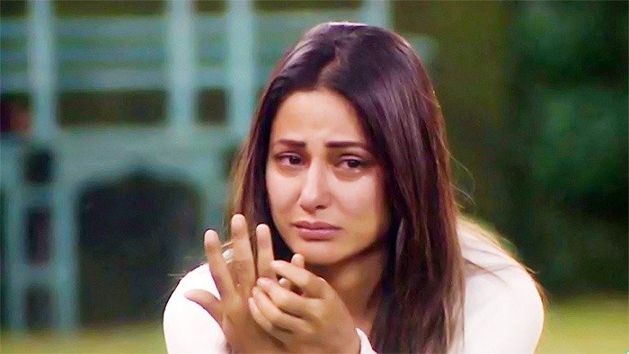 Television actress Hina Khan has been getting terrible brickbats from across the media for her comments against Gauhar Khan, Sakshi Tanwar and others on Salman Khan's Bigg Boss. "This woman might be the only female celebrity in the history of Bigg Boss to have earned respect with her adorable character on Yeh Rishta Kya Kehlata Hai, only to destroy it on an international TV show Bigg Boss 11," says an article on India.com. "Every time Hina opens her mouth, she has to say something controversial. Wonder if she says it without realizing that millions of people are watching and judging her for the person she is. Or is she deliberately trying hard to win the show with these antics?" it adds. The article goes on to state that "Except for Hina’s fans and her boyfriend Rocky Jaiswal, everyone is clearly able to see how wrong she is. From making statements like 'South industry prefers only bulging women', body shaming her co-contestants on Bigg Boss 11 to calling Sakshi Tanwar 'cock-eyed' and saying things like 'Gauahar Khan is less popular' than her, the actress has just lost respect. No wonder celebrities from the telly land are taking to Twitter to troll her." It's true that from the last few days the media has portrayed Hina of having tarnished her image and reputation and branded her a PR disaster. Unexpectedly, Bollywood PR guru Dale Bhagwagar has been the only media person who has come out openly in support of the actress. "Hina Khan is NOT doing anything in Bigg Boss which can be considered odd according to BB standards. She is only adding to the dramatic value of the show," says Dale. The guy knows what he is talking about. After all, Dale is Bollywood's only public relations expert who specializes with crisis management and can twist and turn controversies in favour of celebs; cutting through media buzz like a knife through butter. And he says, "Hina is NOT in the wrong for being herself. She doesn't deserve this one-sided backlash. Her only fault is that she lacks strategic support and control in the outside world, which others seem to have in place."