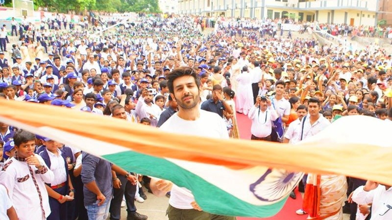 Kartik Aaryan Celebrating Independence Day in Gwalior, Kartik Aaryan School, Kartik Aaryan in Gwalior