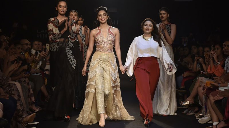 Kiara Advani Sizzles on The Ramp At Lakmé Fashion Week 2018