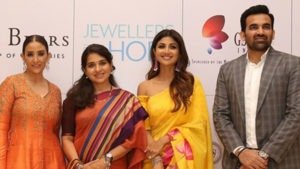 Shilpa Shetty & Manisha Koirala@ Jewellers come together to raise Rs 1 crore to help the underprivileged at the "Jewellers for Hope" event organised by GJEPC