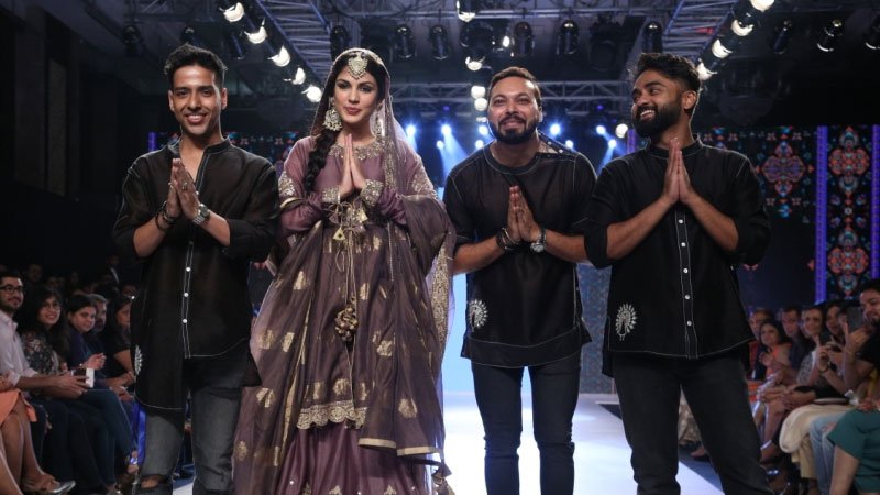 Rhea Chakraborty dazzled the runway in RAR Studio at Bombay Times Fashion Week’18