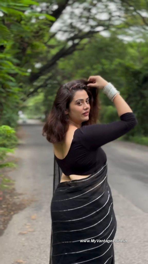gorgeous-actress-girija-oak-godbole-hot-back-in-black-saree-myvantagepoint