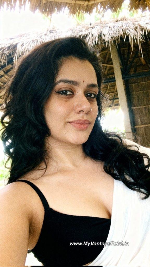 actress-girija-oak-in-black-blouse-and-white-saree