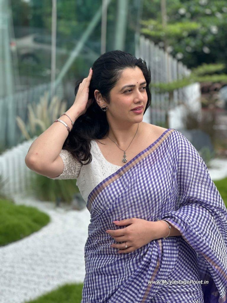 beautiful-girija-oak-godbole-in-purple-saree-for-lallantop-interview