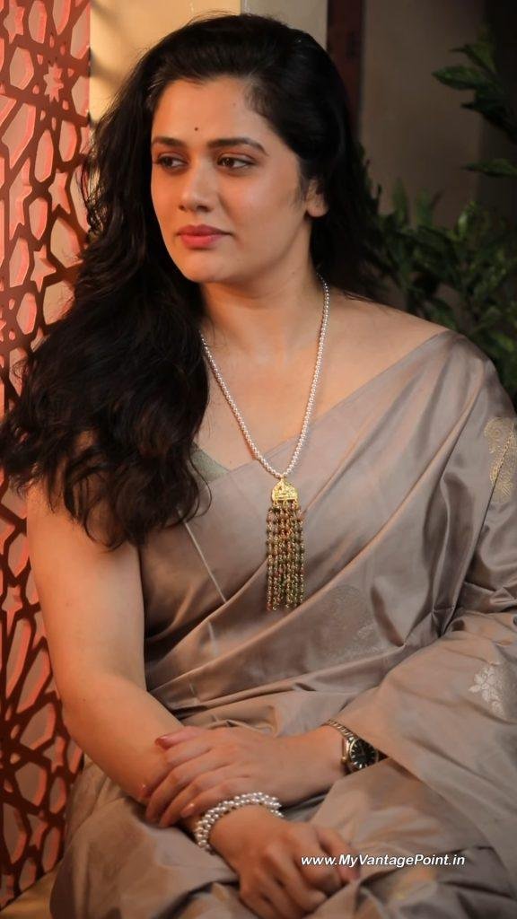 girija-oak-beautiful-pics-in-saree-for-jewellery-ad