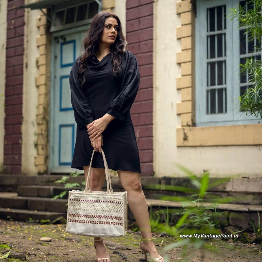 girija-oak-hot-legs-in-heels