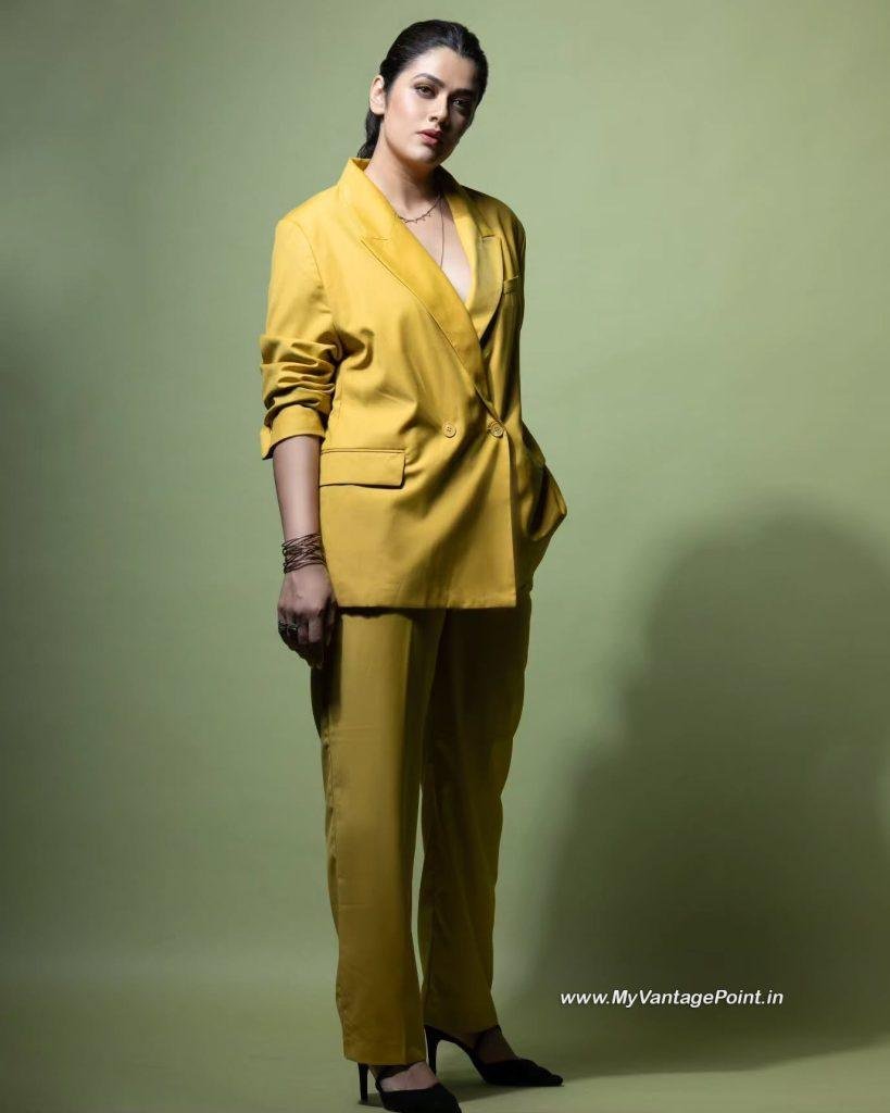 actress-girija-oak-in-heels